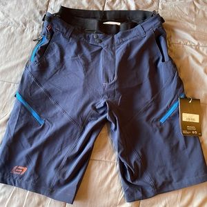 NWT Bellwether cycling pants. Size 36. Navy. MN Scout Short